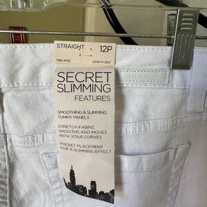 JONES OF NY JEANS WHITE LEXINGTON STRAIGHT 12P SECRET SLIMMING STRETCH